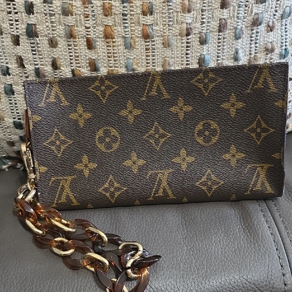 Louis Vuitton Women's Luxury Wallet - Picture 2 of 8